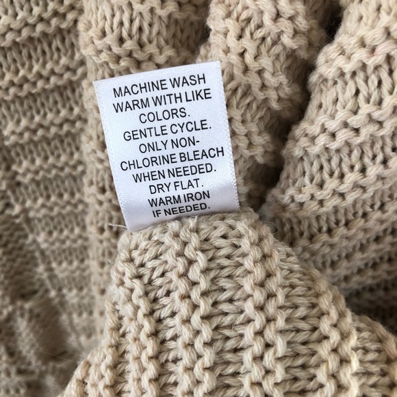 Women’s Cozy Cream Cardigan - Picture 6 of 6